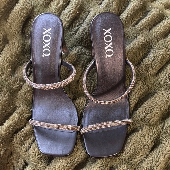 💎XOXO Women's Black Strappy Sparkle Heeled Sandals💎 - Picture 3 of 5